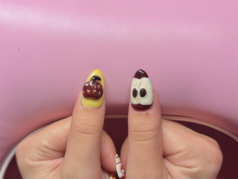 Thumbnails with a 3D apple and an apple core